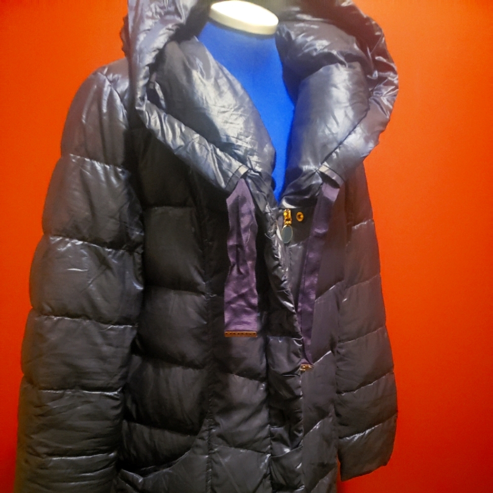 TAHARI 90% DOWN WOMAN COAT M -L SIZE